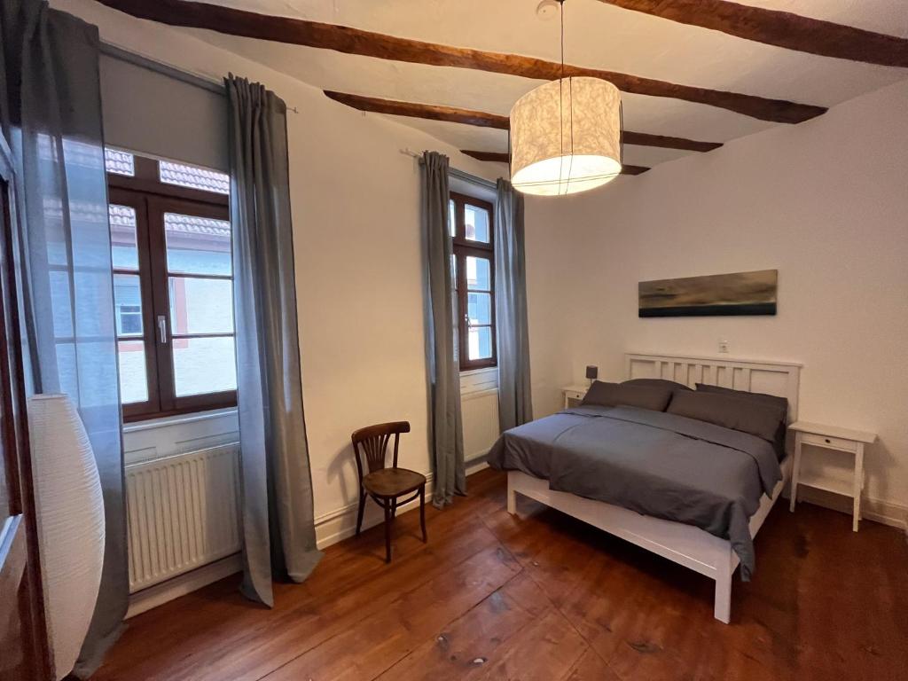 Schlafzimmer mit Doppelbett